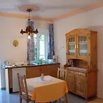 Kreuthhof Homestay *