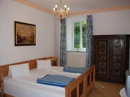 Kreuthhof Homestay *