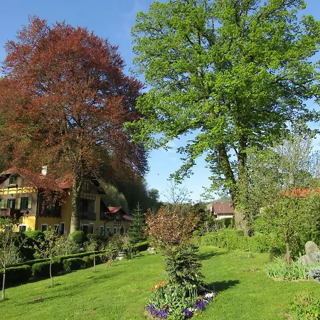 Kreuthhof Homestay *