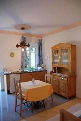 Kreuthhof Homestay *